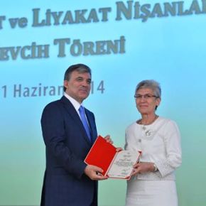 Ο Τούρκος πρόεδρος παρασημοφόρησε Ελληνίδα&nbsp;ιστορικό