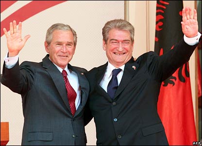 43030987_bushberisha_afp416