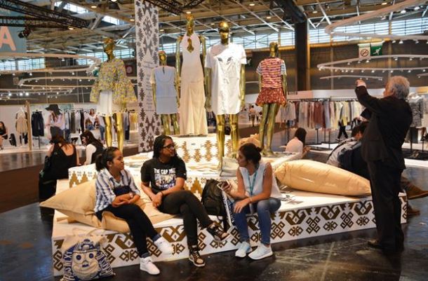 53b8f8c732dc9f0cf027f304