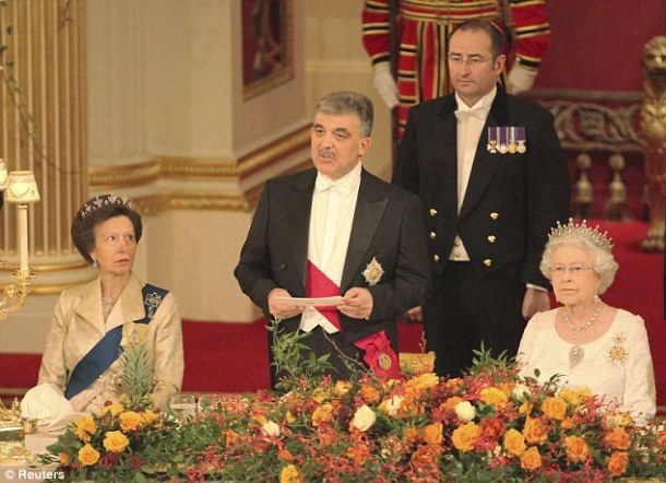 article-2064784-0EE8358C00000578-870_634x460