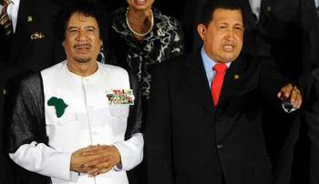 chavez_gaddafi_levanta_dedo_350