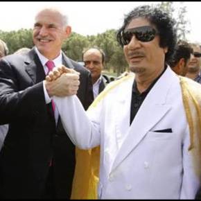 Oταν ο ΓΑΠ επισκέφτηκε τον Καντάφι στη σκηνή του και του ζήτησε αυτόγραφο&nbsp;(εικόνες)