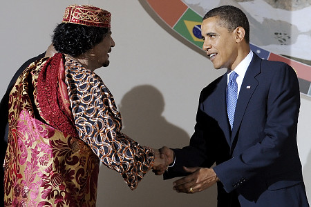 obamaandkhaddafishakehands-vi