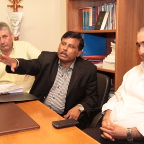 Στα δικαστήρια ο Πρέσβης του Μπαγκλαντές για Μανωλάδα!  Όπως φεύγει δεν του δίνουν να πάρει πίσω και μερικές χιλιάδες συμπατριώτες&nbsp;του;