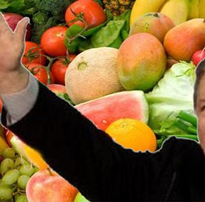 ΟΙ ΕΛΛΗΝΕΣ ΦΟΡΟΛΟΓΟΥΜΕΝΟΙ ΘΑ ΠΛΗΡΩΣΟΥΝ ΤΟ ΕΜΠΑΡΓΚΟ ΣΤΗΝ ΡΩΣΙΑ! 3.000 νταλίκες με φρούτα γυρίζουν από την Ρωσία αλλά η κυβέρνηση βρήκε λύση: Θα τα φάνε οι&nbsp;ΕΔ!