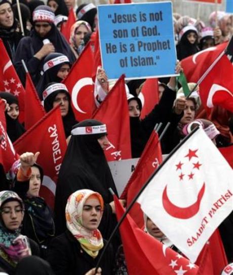 antipope_rally_turkey