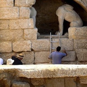 Απομακρύνονται οι λίθοι, για να διευκολυνθεί η πρόσβαση στο μνημείο Συνεχίζονται από σήμερα, κανονικά, οι εργασίες&nbsp;ανασκαφής