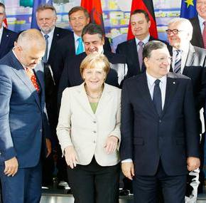ΕΠΙΜΕΝΕΙ Η ΜΕΡΚΕΛ Διάσκεψη για τα Βαλκάνια στο Βερολίνο: Λύση επειγόντως στο&nbsp;Σκοπιανό