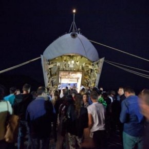 «Τσουνάμι» μεταναστών στο Αιγαίο! Πάνω κάτω πλέουν αρματαγωγά του ΠΝ για τη μεταφορά&nbsp;τους