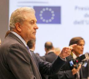 Τι περιλαμβάνει το χαρτοφυλάκιο που αναλαμβάνει ο Αβραμόπουλος (ΕΠΙΤΡΟΠΟΣ ΕΣΩΤΕΡΙΚΩΝ ΥΠΟΘΕΣΕΩΝ ΚΑΙ ΜΕΤΑΝΑΣΤΕΥΣΗΣ&nbsp;)