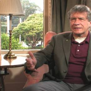 Ένας «οικονομικός εκτελεστής χωρών» αποκαλύπτει: «Γιατί και με ποιο τρόπο τα διεθνή κερδοσκοπικά κεφάλαια κτύπησαν την Ελλάδα»&nbsp;(upd)