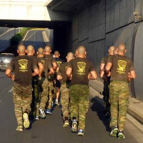 Tα βατράχια βγήκαν στη στεριά και τρέχουν…Μαραθώνιο! (φώτο)