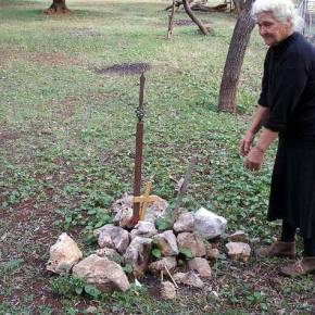 Η Μάνα των νεκρών της Αλβανίας ξεσπά: «Ε, μο διάολε, Εγώ τους νεκρούς μου δεν θα τους&nbsp;προδώσω».