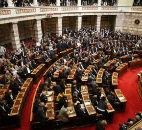 Βουλή: Πήρε την ψήφο εμπιστοσύνης η κυβέρνηση Σαμαρά 155 «ναι», 131 «όχι», 2 «παρών» και 12&nbsp;απόντες