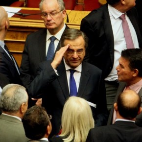 «Το 50% θα επιστραφεί τον επόμενο μήνα σε ΕΔ και σώματα ασαφαλείας» είπε ο Σαμαράς και χαιρέτησε&nbsp;στρατιωτικά