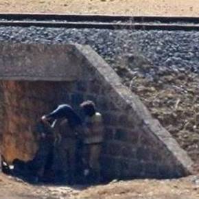 Η ΤΟΥΡΚΙΚΗ ΒΟΥΛΗ ΑΠΟΦΑΣΙΖΕΙ ΓΙΑ ΕΙΣΒΟΛΗ ΣΤΗ ΣΥΡΙΑ Βίντεο: Τούρκοι στρατιώτες μεταφέρουν ισλαμιστές στα σύνορα για να πολεμήσουν τους Κούρδους στη&nbsp;Συρία