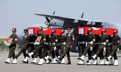 Turkish-soldiers-carry-th-007