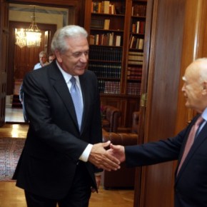 Με το που πάτησε Βρυξέλλες ο Αβραμόπουλος τον γυρνάνε πίσω για&nbsp;Πρόεδρο!