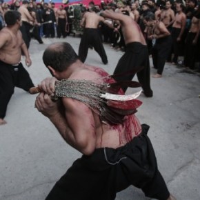 Σιίτες αυτομαστιγώθηκαν στον Πειραιά… Ως&nbsp;είθισται!