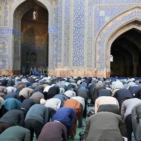 Ένα τζαμί μαζί με δύο νυχτερινά κέντρα&nbsp;διασκέδασης