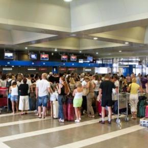 «Κλάινε Τσάιτουνγκ»: Όλα τα ρεκόρ σπάει ο ελληνικός&nbsp;τουρισμός