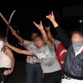 Ελεύθεροι χωρίς καν ανάκριση οι δώδεκα Τούρκοι που επιτέθηκαν στους&nbsp;Αμερικανούς