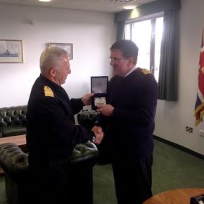 Ο αρχηγός ΓΕΝ στη Βρετανία και τον… Έλληνα ομόλογό&nbsp;του!