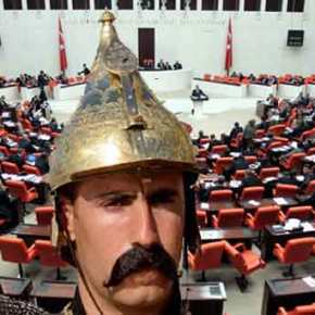 ΠΟΛΕΜΙΚΗ ΑΝΑΔΙΑΡΘΡΩΣΗ ΣΤΑ ΕΘΝΙΚΑ ΟΡΓΑΝΑ ΤΗΣ&nbsp;ΤΟΥΡΚΙΑΣ