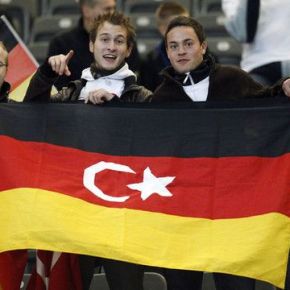 Οι μαζικές αποδόσεις ιθαγένειας, Δούρειος Ίππος των&nbsp;εθνών