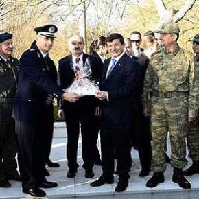 Τι είπε ο Νταβούτογλου στον Σαμαρά για τους Έλληνες και Τούρκους&nbsp;στρατιωτικούς