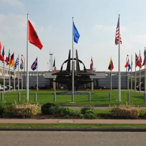 «Εμφύλιος» στο ΝΑΤΟ: Αξιωματούχοι των μυστικών υπηρεσιών προειδοποιούν τη Συμμαχία να σταματήσει τα «παιχνίδια» σε βάρος της Ρωσίας&nbsp;(βίντεο)