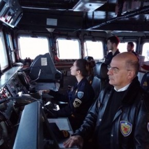 Ο Δένδιας στην γέφυρα της ναυαρχίδας των Ιμίων – Φωτογραφίες από την φρεγάτα&nbsp;ΝΑΒΑΡΙΝΟ