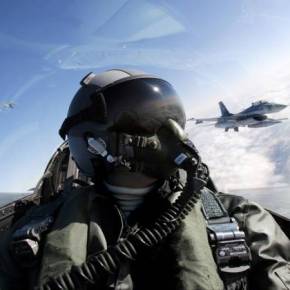 Από την θάλασσα στην υπηρεσία: Μαθήματα καθήκοντος από τους δύο πιλότους του F-16 που έπεσε στην&nbsp;Γαύδο