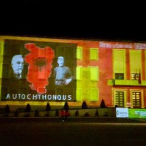 Σημαία της μεγάλης Αλβανίας στο πρωθυπουργικό μέγαρο της χώρας και στο facebook του&nbsp;Ράμα