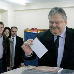 Υπό τα έντονα γιουχαΐσματα και τις αποδοκιμασίες των πολιτών ψήφισε στη Θεσσαλονίκη ο Ε.Βενιζέλος&nbsp;(vid)