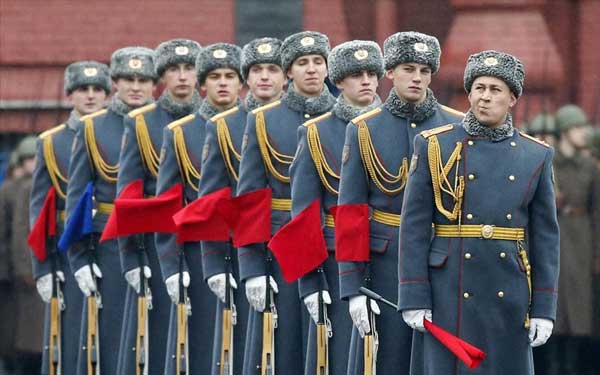 mosxa-stratiotiki-parelasi-stin-kokkini-plateia_ΑΑΑ