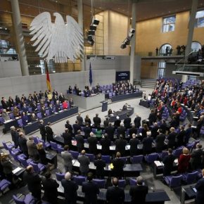 Υπέρ της παραμονής της Ελλάδας στο ευρώ η γερμανική Βουλή Ρεσιτάλ υποστήριξης από την&nbsp;Μπουντεστανγκ