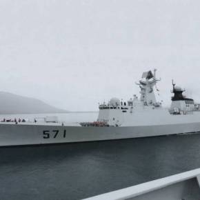 ΠΡΩΤΗ ΦΟΡΑ ΕΛΛΗΝΑΣ ΠΡΩΘΥΠΟΥΡΓΟΣ ΣΕ ΚΙΝΕΖΙΚΑ ΠΟΛΕΜΙΚΑ ΣΚΑΦΗ Ετοιμος για όλα ο Α.Τσίπρας: Επίσκεψη στον κινεζικό Στόλο με … νόημα – Ετοιμο το πακέτο βοήθειας από τους BRICS&nbsp;-φωτογραφίες