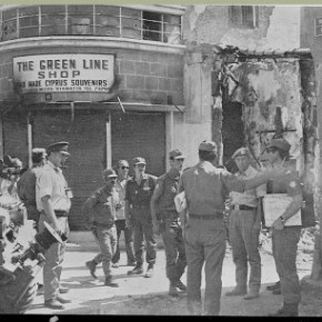 Οι βρετανοί συνεργάζονται με τους Τουρκοκύπριους και κάνουν τα στραβά μάτια στην ένοπλη δράση τους, εναντίον της&nbsp;ΕΟΚΑ