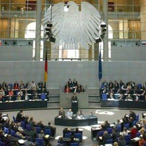 Σόιμπλε: Η συμφωνία για παράταση θα διακοπεί, αν την παραβιάσει η Αθήνα «Εμβρόντητος» από τις δηλώσεις Βαρουφάκη ο γερμανός υπουργός οικονομικών – Την Παρασκευή η απόφαση της γερμανικής Βουλής για την&nbsp;παράταση