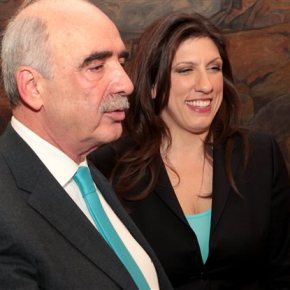 Βουλή: Με αιχμές προς την «γαλάζια» ηγεσία παρέδωσε ο Μεϊμαράκης στην Κωνσταντοπούλου Εκθείασε την ομιλία της, ενώ η ΝΔ διέρρεε την δυσφορία της χαρακτηρίζοντάς την&nbsp;«κομματάρχη»