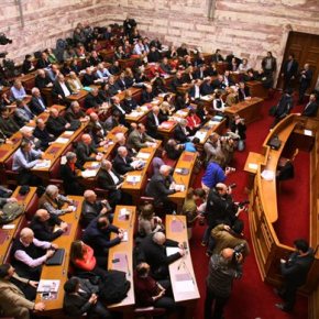 ΣΥΡΙΖΑ: Αντιδράσεις για Παυλόπουλο και αποδοχή του κειμένου Μοσκοβισί Συμφωνία Λαφαζάνη – Μητρόπουλου στην κριτική κατά των επιλογών του&nbsp;Τσίπρα