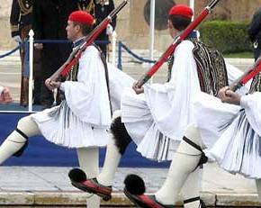 Μεγαλειώδης στρατιωτική παρέλαση στο Σύνταγμα (Φωτογραφίες –&nbsp;Βίντεο)