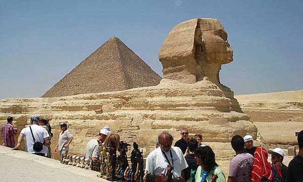 cario-egypt-sphinx-giza-pyramidsAAA