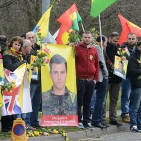 Με τιμές ήρωα κήδεψαν οι Βρετανοί τον πρώτο Έλληνα θύμα των τζιχαντιστών –&nbsp;(VIDEO)