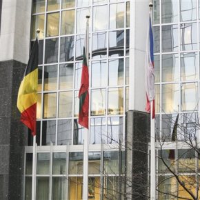 Αρχισε σε πολεμικό κλίμα η διαπραγμάτευση στις Βρυξέλλες – Ηρεμία ζητά η Κομισιόν από τα δύο μέρη Στο Παρίσι ο κ. Βαρουφάκης – Την Πέμπτη ο Πρωθυπουργός συναντά τον Γκουρία του ΟΟΣΑ – Αναβαθμίστηκε ο Μαζούχ – Κλιμάκια των ΕΚΤ, ΕΕ, ΔΝΤ φτάνουν στην&nbsp;Αθήνα