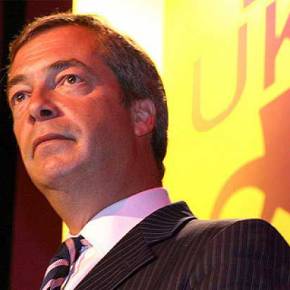 Ο Φιλέλληνας Νάιτζελ Φάρατζ ξανακτυπά… Και ξεβρακώνει τον Γιούνκερ για τον Ευρωστρατό και τον πόλεμο στη&nbsp;Ρωσία