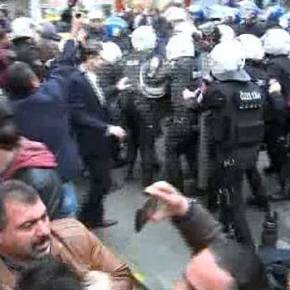 ΠΟΡΕΙΑ ΣΤΗΝ ΚΩΝΣΤΑΝΤΙΝΟΥΠΟΛΗ ΑΠΟ ΚΟΥΡΔΙΚΑ ΚΟΜΜΑΤΑ ΥΠΕΡ ΤΗΣ ΑΝΑΓΝΩΡΙΣΗΣ ΤΗΣ ΑΡΜΕΝΙΚΗΣ&nbsp;ΓΕΝΟΚΤΟΝΙΑΣ