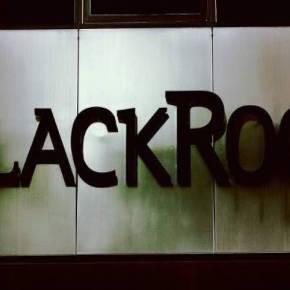 Blackrock: Ο αμερικανικός κολοσσός «βλέπει» να έρχεται συμφωνία μεταξύ Ελλάδας και δανειστών Ο ΟΙΚΟΣ ΠΟΥ ΑΞΙΟΛΟΓΗΣΕ ΤΙΣ ΕΛΛΗΝΙΚΕΣ ΤΡΑΠΕΖΕΣ ΠΡΟΤΙΜΑ ΝΑ ΒΓΟΥΜΕ ΑΠΟ ΤΗΝ €ΖΩΝΗ ΑΛΛΑ «ΦΟΒΟΥΝΤΑΙ ΟΤΙ ΘΑ ΠΕΤΥΧΟΥΜΕ ΚΑΛΥΤΕΡΟΥΣ&nbsp;ΌΡΟΥΣ»!
