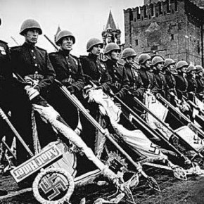 Γιατί τόση «αντιρωσική υστερία»; Η επίσκεψη Τσίπρα και οι «προειδοποιήσεις»